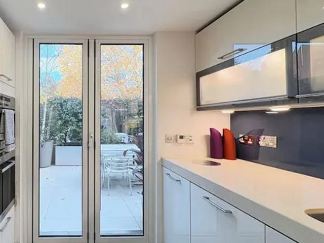 London, SW10 0SA, United Kingdom | 4 bed townhouse for rent #161198038 | Rentberry
