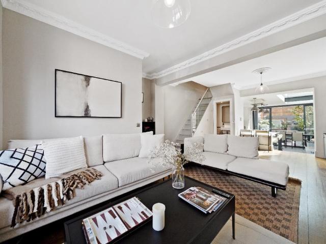London SW11 4 bed terraced house to rent £11,750 pcm £2,712 pw
