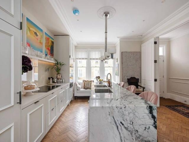 London, SW11 4DZ, United Kingdom | 3 bed house for rent #165028669 | Rentberry