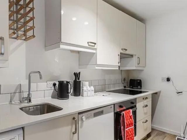 London, SW11 5TE, United Kingdom | 2 bed house for rent #166018445 | Rentberry
