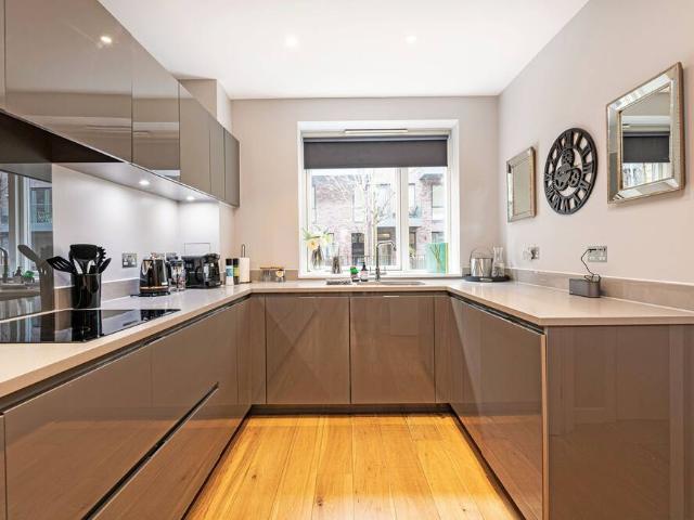 London, SW11 1AP, United Kingdom | 4 bed townhouse for rent #117332210 | Rentberry
