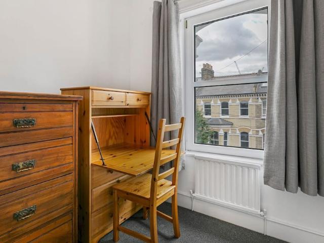 London, SW11 1PG, United Kingdom | 4 bed house for rent #131488368 | Rentberry