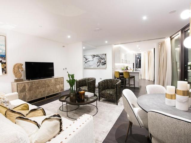 London SW11 3 bed flat to rent £6,153 pcm £1,420 pw