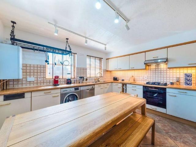 London, SW11 3NA, United Kingdom | 2 bed apartment for rent #134158376 | Rentberry