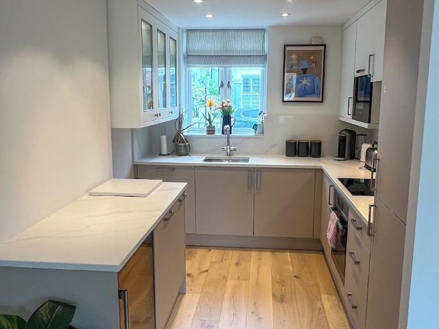 London, SW12 9NY, United Kingdom | 2 bed apartment for rent #105268273 | Rentberry