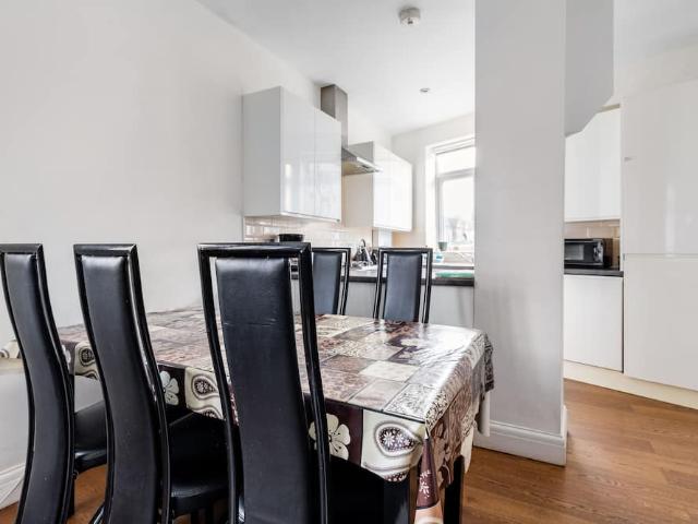 London, SW12 0DD, United Kingdom | 2 bed apartment for rent #97014173 | Rentberry