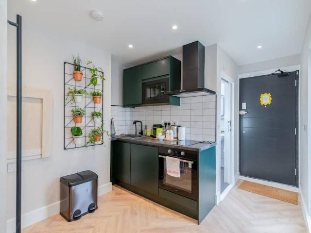 London, SW17 8AF, United Kingdom | 1 bed apartment for rent #165059809 | Rentberry