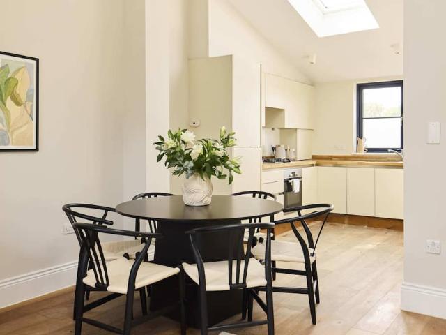 London, SW17 0EG, United Kingdom | 3 bed apartment for rent #171780814 | Rentberry