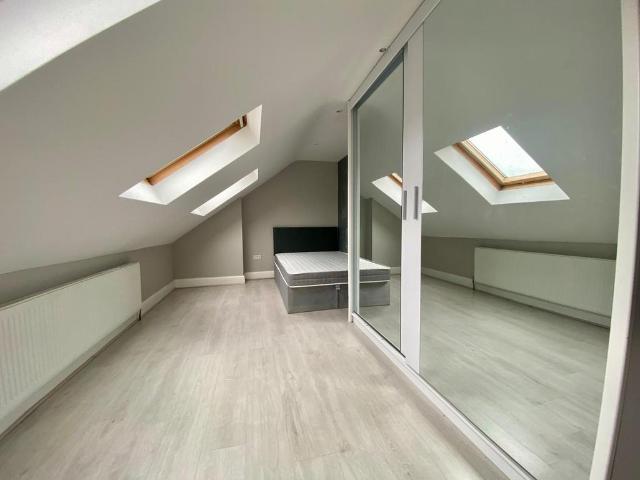 London SW17 1 bed flat to rent £1,700 pcm £392 pw