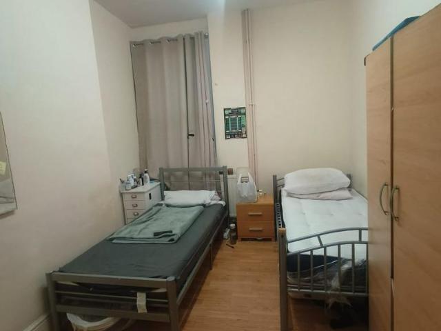 London SW17 2 bed house share to rent £850 pcm £196 pw