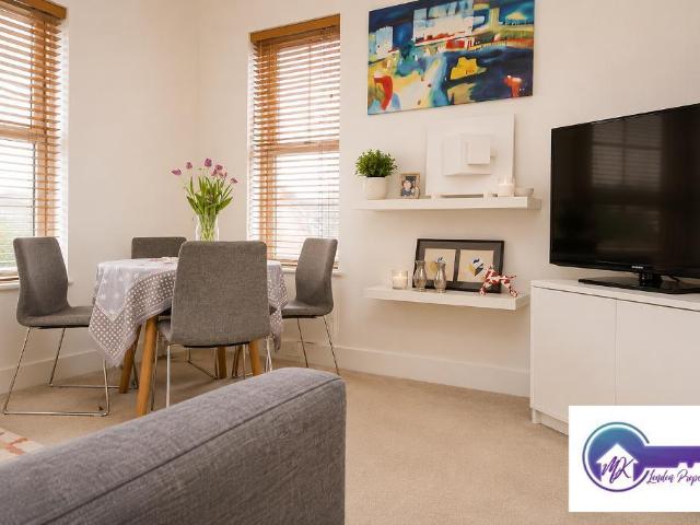 London SW14 3 bed flat to rent £2,747 pcm £634 pw