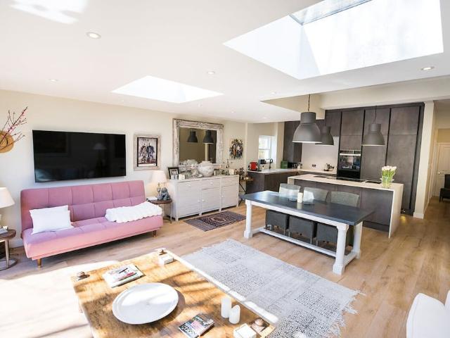 London, SW15 1RW, United Kingdom | 2 bed apartment for rent #113984005 | Rentberry
