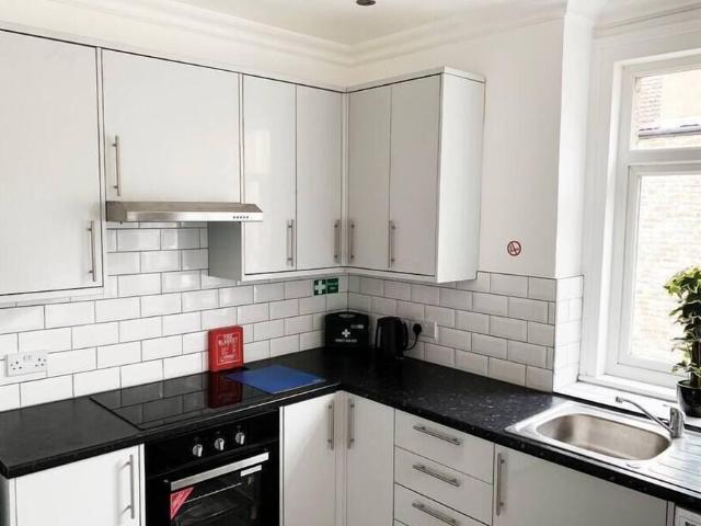 London, SW16 4HT, United Kingdom | 3 bed house for rent #97172679 | Rentberry