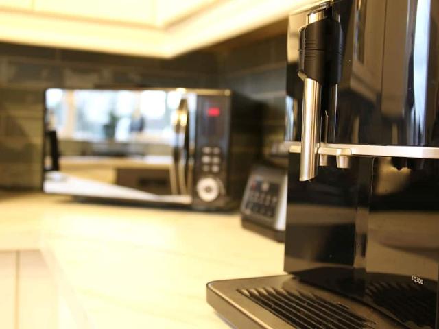 London, SW18 5PW, United Kingdom | 3 bed apartment for rent #168618465 | Rentberry