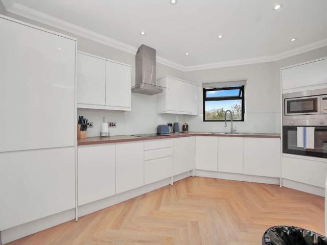 London, SW18 5RL, United Kingdom | 3 bed apartment for rent #168020420 | Rentberry