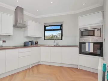 London, SW18 5RL, United Kingdom | 3 bed apartment for rent #168020420 | Rentberry