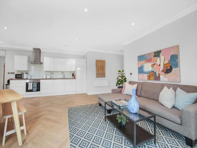 London, SW18 5RL, United Kingdom | 2 bed apartment for rent #168051312 | Rentberry