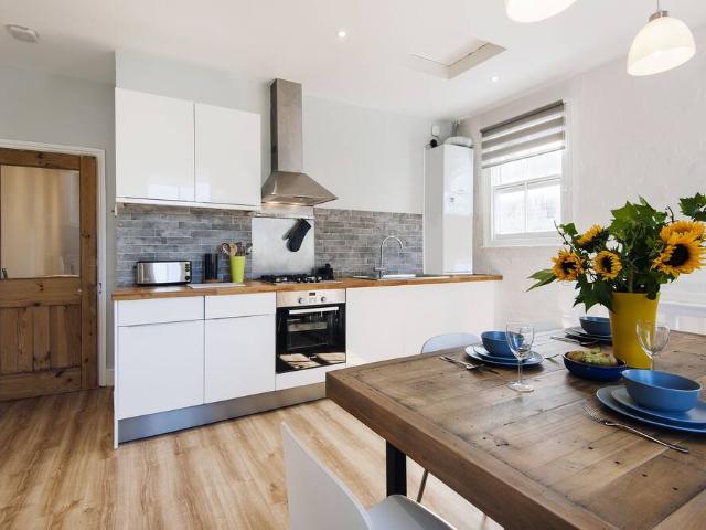 London, SW18 3QY, United Kingdom | 3 bed house for rent #96075685 | Rentberry