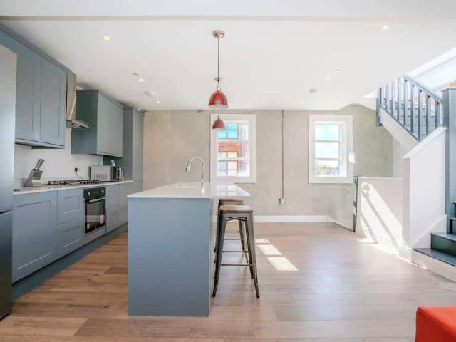 London, SW19 4BX, United Kingdom | 3 bed townhouse for rent #166229766 | Rentberry