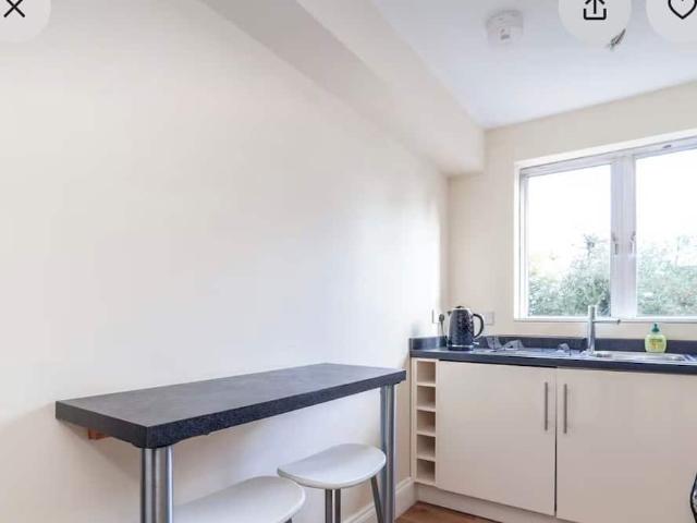 London, SW19 4EY, United Kingdom | Studio apartment for rent #170595216 | Rentberry