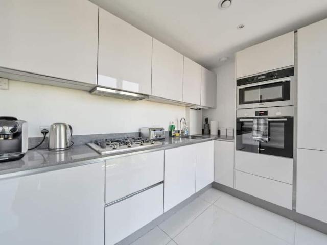 London, SW19 4HD, United Kingdom | 3 bed apartment for rent #147753454 | Rentberry
