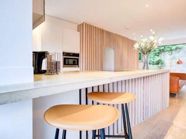 London, SW19 4HT, United Kingdom | Studio house for rent #135661986 | Rentberry