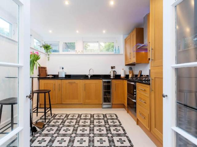 London, SW19 4QN, United Kingdom | 2 bed apartment for rent #96240121 | Rentberry