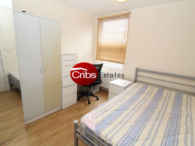 London SW19, 5 bed shared accommodation to rent, £1,100 pcm | PrimeLocation