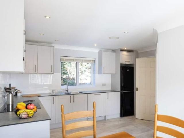 London, SW19 5JN, United Kingdom | 5 bed house for rent #175999296 | Rentberry