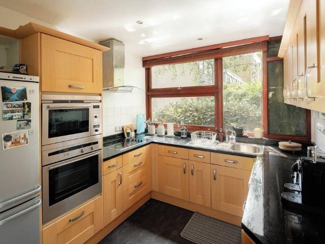 London, SW19 6EF, United Kingdom | 3 bed house for rent #169419767 | Rentberry