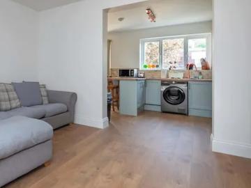 London, SW19 6QX, United Kingdom | 3 bed house for rent #165058597 | Rentberry