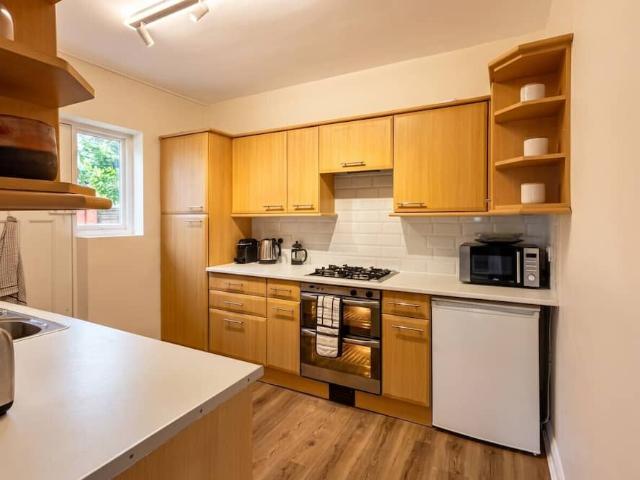 London, SW19 7BG, United Kingdom | 2 bed condo for rent #171147634 | Rentberry