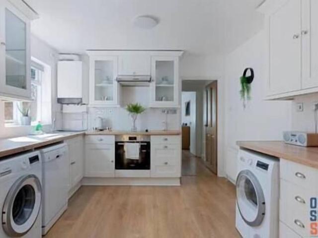 London, SW19 7LE, United Kingdom | 2 bed house for rent #107285658 | Rentberry