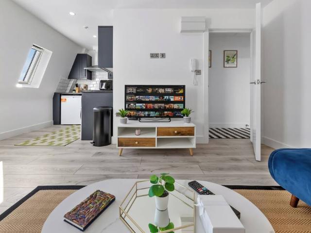 London, SW19 8AB, United Kingdom | 1 bed apartment for rent #167063691 | Rentberry