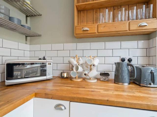 London, SW19 8HB, United Kingdom | Studio townhouse for rent #126310465 | Rentberry