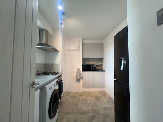 London, SW19 8SU, United Kingdom | 3 bed apartment for rent #165072370 | Rentberry