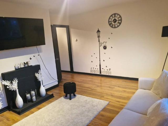 London, SW19 8SU, United Kingdom | 2 bed apartment for rent #164257297 | Rentberry