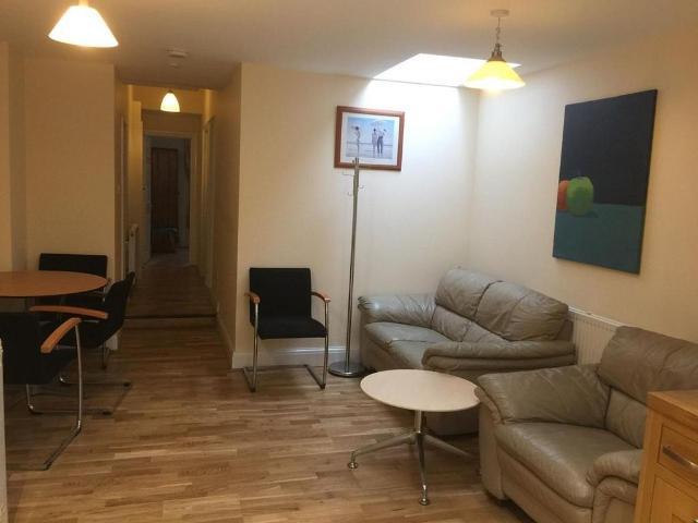 London SW19 1 bed in a house share to rent £700 pcm £162 pw