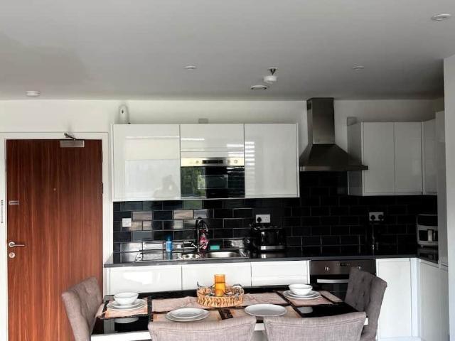 London, SW19 2FA, United Kingdom | 2 bed apartment for rent #169675537 | Rentberry