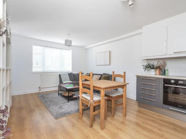 London, SW19 2LZ, United Kingdom | 1 bed apartment for rent #171151005 | Rentberry