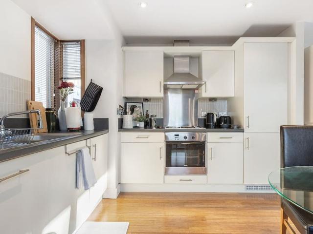 London, SW19 2RW, United Kingdom | 2 bed apartment for rent #153432414 | Rentberry