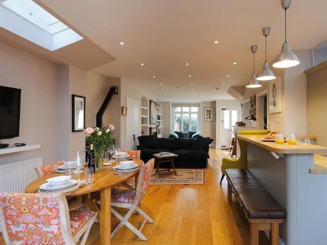 London, SW19 3LN, United Kingdom | 3 bed house for rent #175999314 | Rentberry
