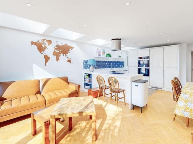 London, SW19 3SL, United Kingdom | 2 bed apartment for rent #131347562 | Rentberry