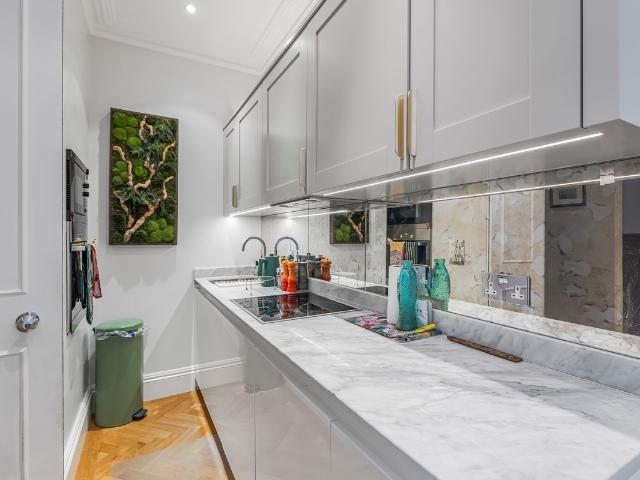 London SW1A, 2 bed flat to rent, £5,500 pcm | PrimeLocation