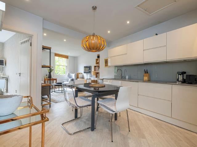 London, SW1P 4AT, United Kingdom | 3 bed apartment for rent #168047351 | Rentberry