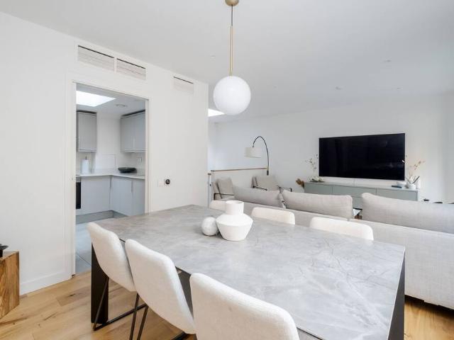 London, SW1Y 6RE, United Kingdom | 3 bed townhouse for rent #97910338 | Rentberry
