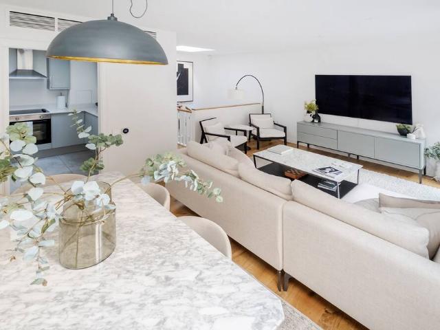 London, SW1Y 6RE, United Kingdom | 3 bed townhouse for rent #97910390 | Rentberry