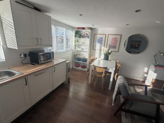London, SW20 8BQ, United Kingdom | 2 bed apartment for rent #160771406 | Rentberry