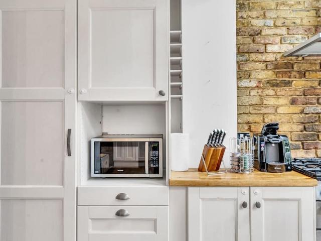 London, SW20 9AQ, United Kingdom | Studio house for rent #133111270 | Rentberry