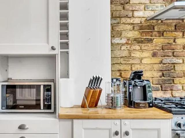London, SW20 9AQ, United Kingdom | Studio house for rent #133111270 | Rentberry